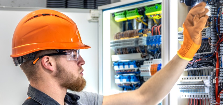 Installeur électricien industriel