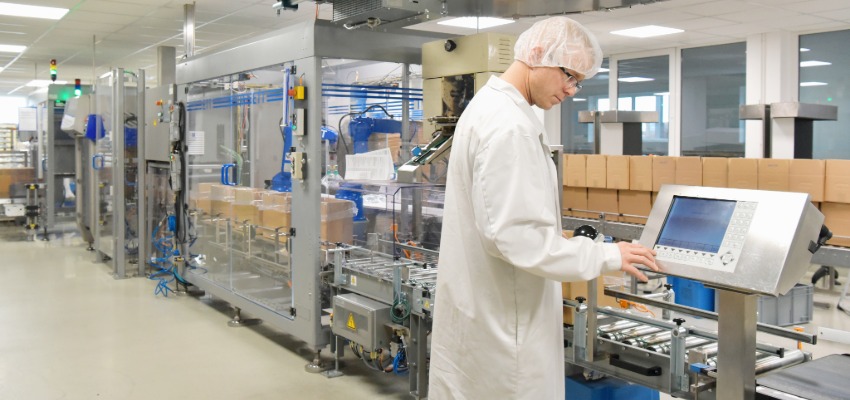 Opérateur de production sur ligne industrielle